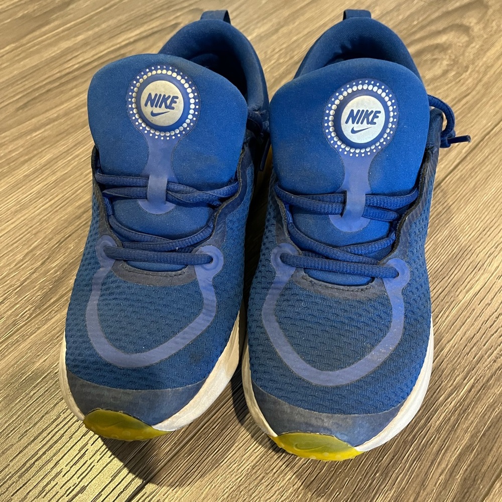 Add on + 12🩷 /Nike kids shoes 6Y